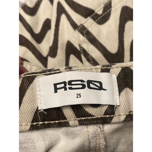 High waisted chevron black and white raw hem denim jean shorts mom Tillys zebra - Picture 6 of 7